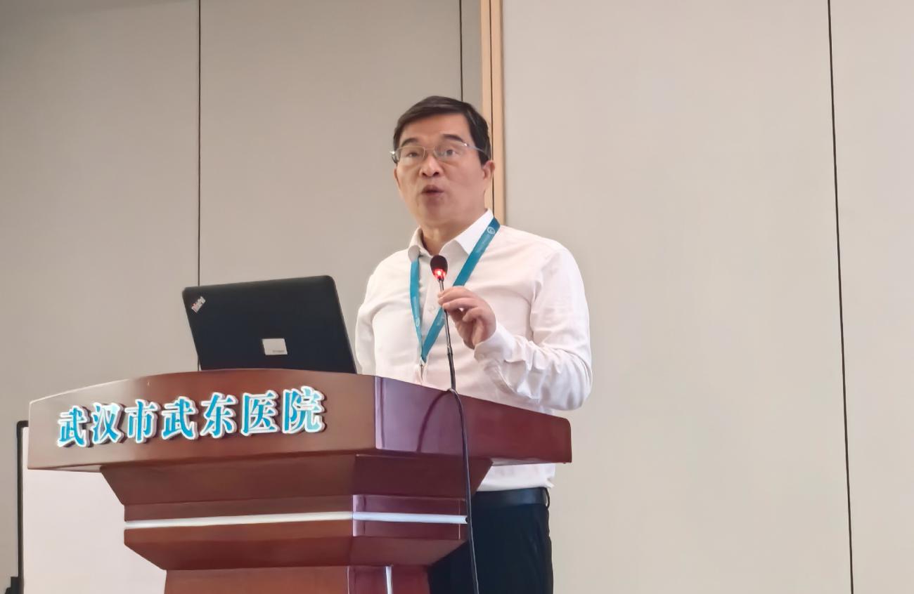 工会主席高海兵主持开班仪式
